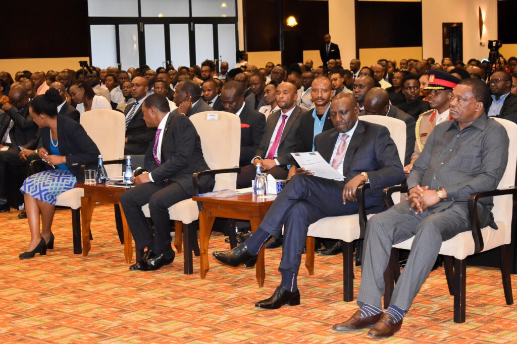 Presidents Ruto in a meeting with Kenyas living in Rwanda at Kigali Serena Hotel.jpg
